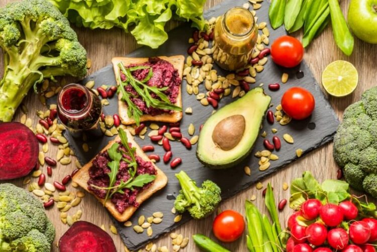 Vegane Kochboxen - shutterstock 611209634 Custom 1 e1660660381407 Lebensmittel, die in veganen Kochboxen enthalten sein können