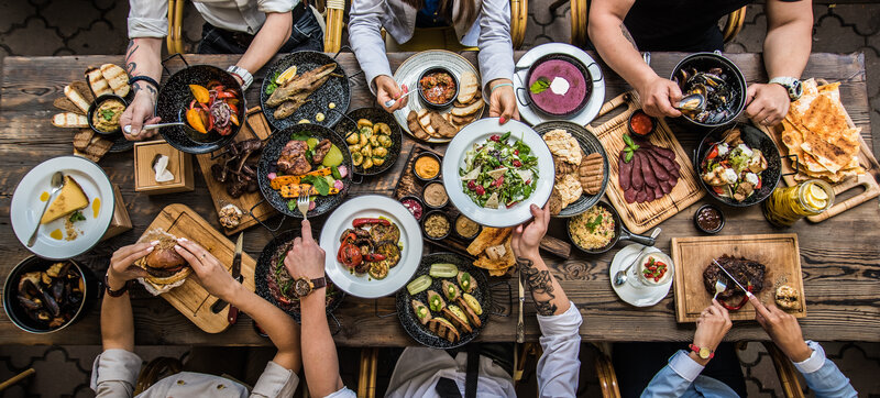 Festliches Essen mit Gourmet Lebensmitteln