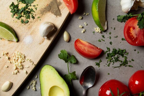 Kochbox in Bochum - rsz 1zilktr Zutaten für Guacamole