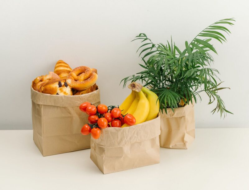 Rewe Lieferservice und Online Shop im Test - archer fu wjoIBMRjQ7s unsplash e1660824904880 Zutaten in Papiertüten