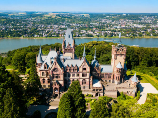 Lieferdienste in Bonn - shutterstock 1241699395 scaled e1659904221502 Schloss Drachenburg bei Bonn