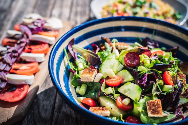 Bunte Salat-Bowl